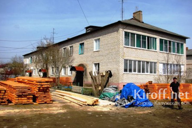 В Кирове приступили к капитальному ремонту крыш многоквартирных домов