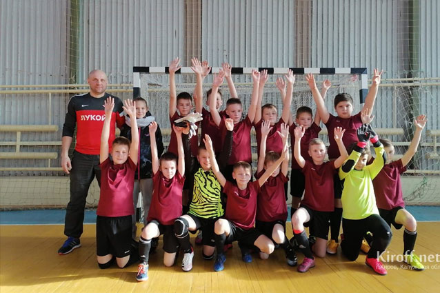 Кировские футболисты вышли в финал Первенства области по мини-футболу.