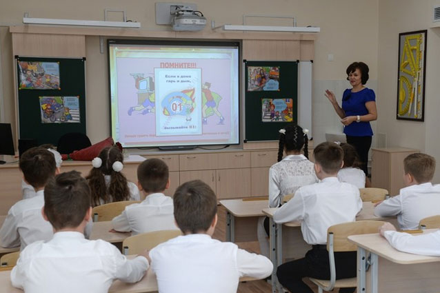Учебный год в российских школах начнется в очном формате