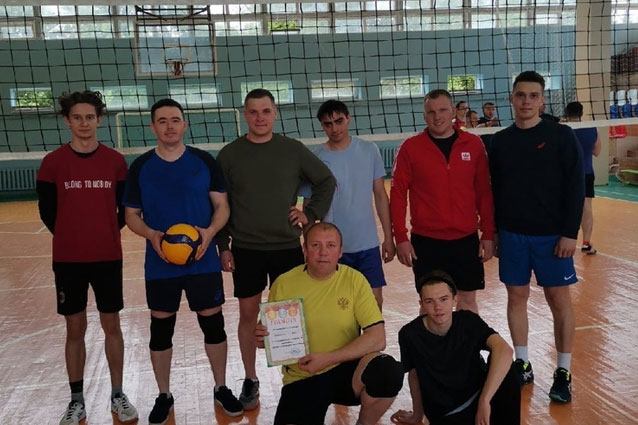 Мужская сборная Кировского района по волейболу закончила чемпионат Калужской области на 5 месте.